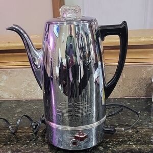 Vintage Universal Coffeematic 8 Cup Chrome Percolator with a glass bubbling top